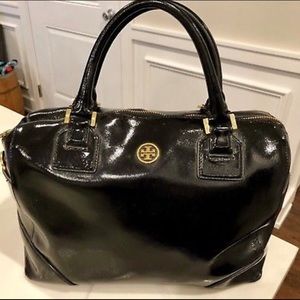 LIMITED EDITION TORY BURCH PATENT LEATHER BAG.